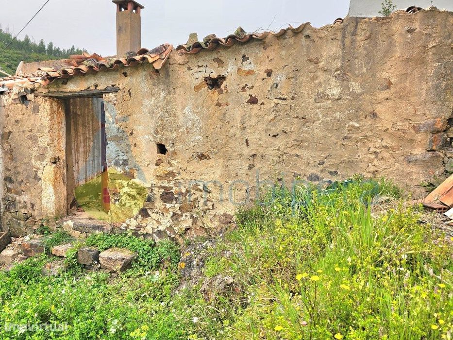 Casa rural e Terreno rústico, em Alferce. Com eletricidade junto. — Alferce, Faro