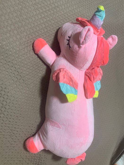 Іграшка єдиноріг з пледом