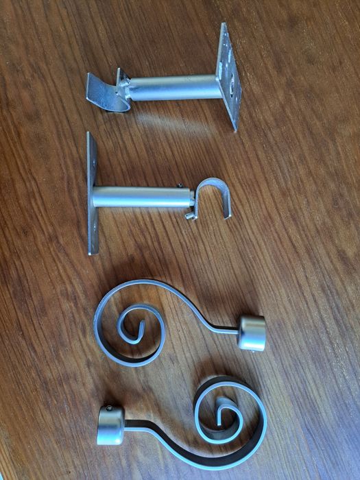 Suportes e terminais metálicos varão cortinado