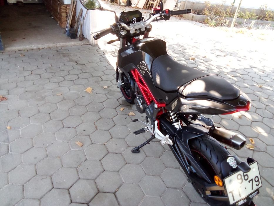 Para venda Benelli TNT 125  de 2017 com nove mil km  como nova conforme fotos ou troco por scooter