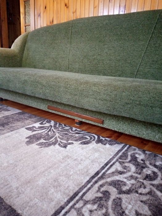 Продам диван в доброму та новому стані.