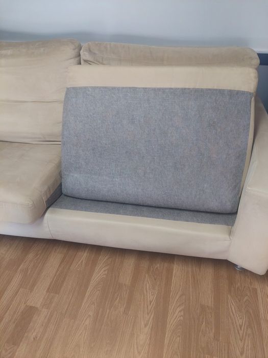 Sofá italiano design  marca FAMA LIVING em pele Nobuk 2 lugares .