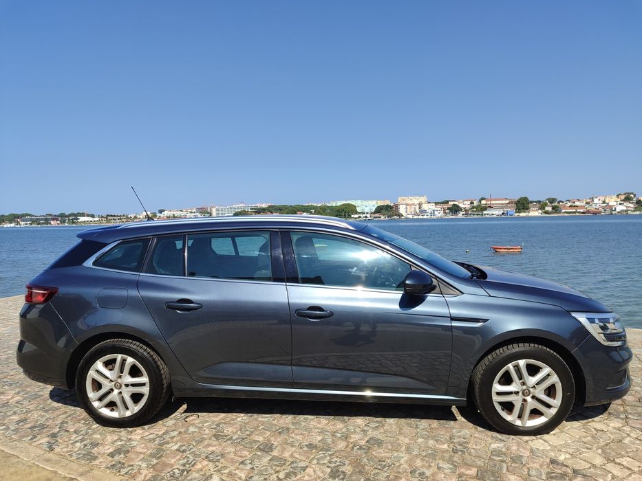 Renault Megane sport tourer 1.5 dci blue intense