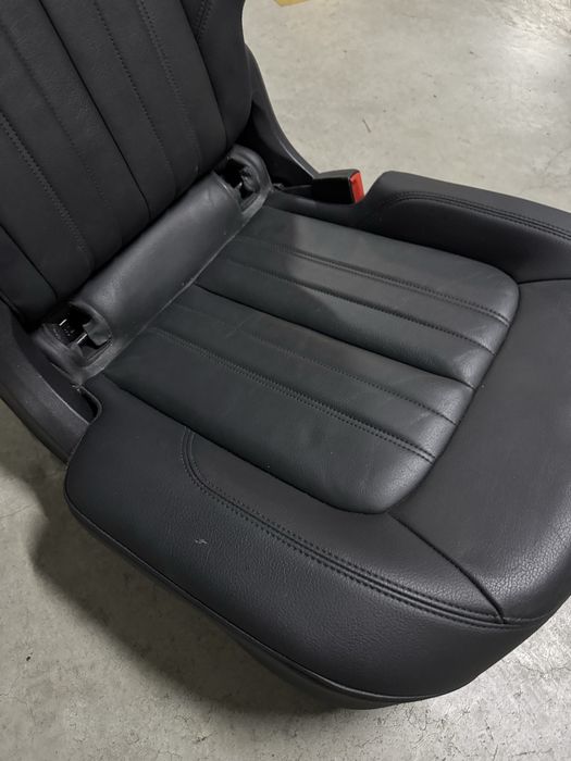 Задній ряд сидінь праве крісло стандарт Audi Q5 чорне