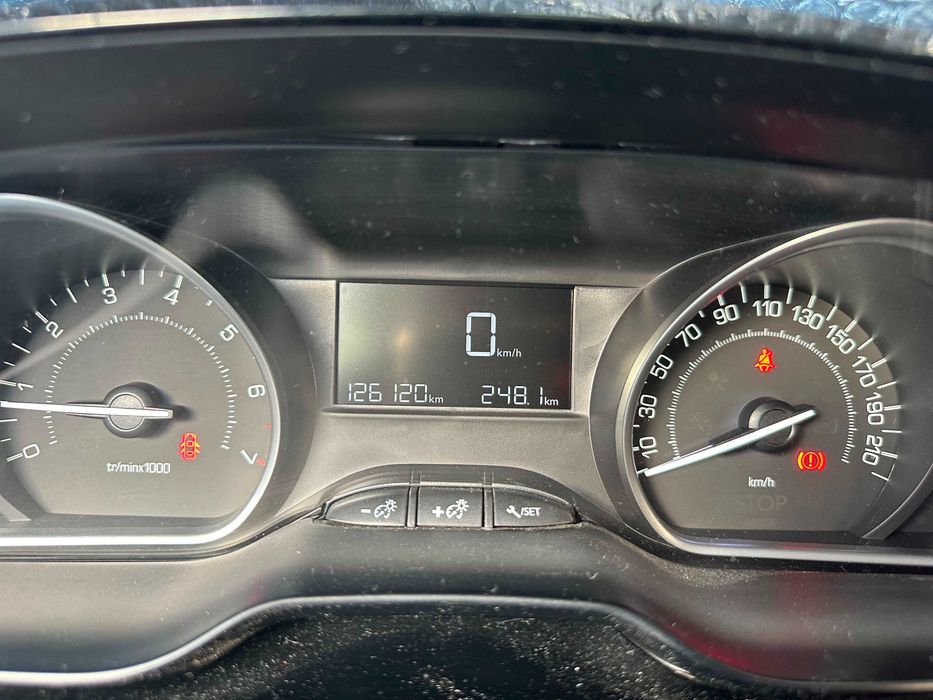 Peugeot 208 1.2 PureTech • 82cv • Nacional • Histórico completo