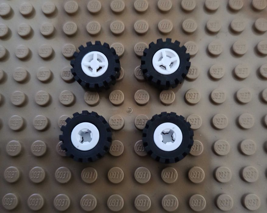 Lego koła 4624c06 z oponą 87414 za 4 szt