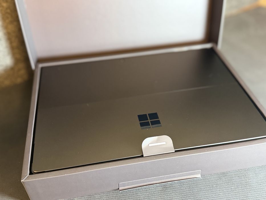 Microsoft Surface Pro Snapdragon X Plus *NOVO*