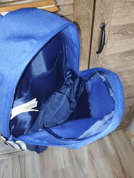 Nowy mały plecak Adidas