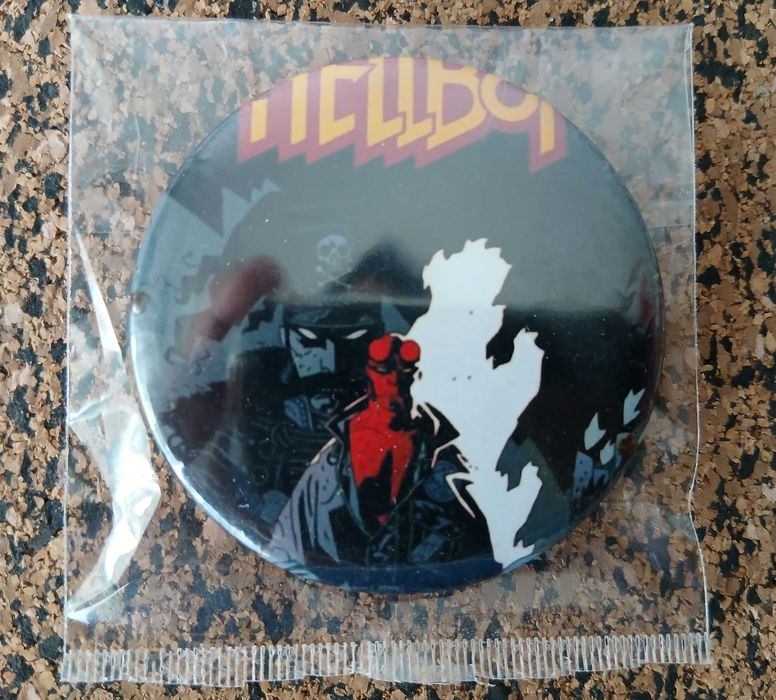 Lote de 7 crachás com ilustrações do Mike Mignola