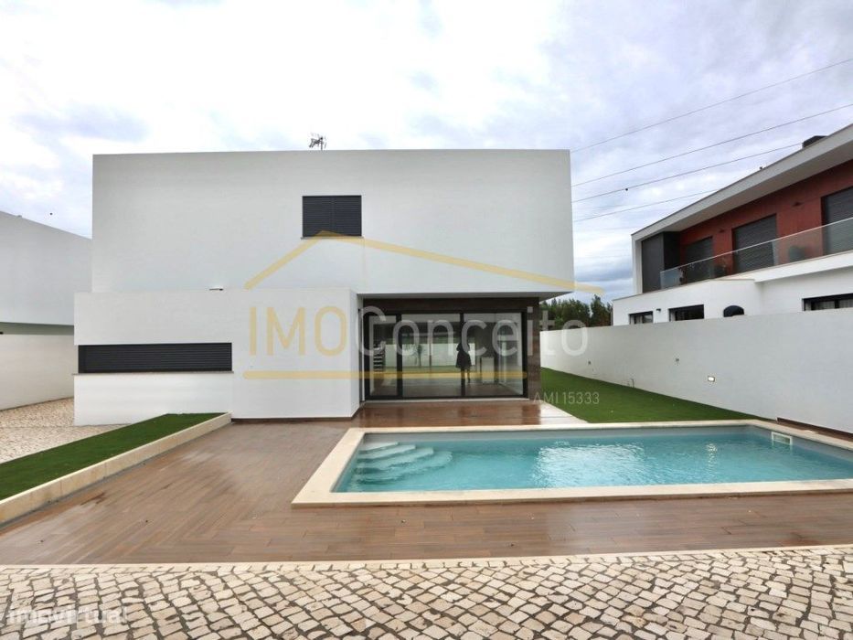 Moradia T5 | Isolada - Piscina e Garagem Fechada | Entroncamento