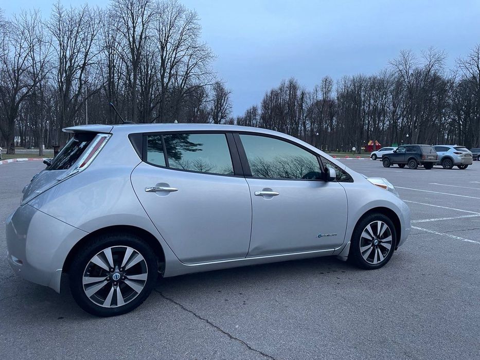 Продам Nissan Leaf собственник
