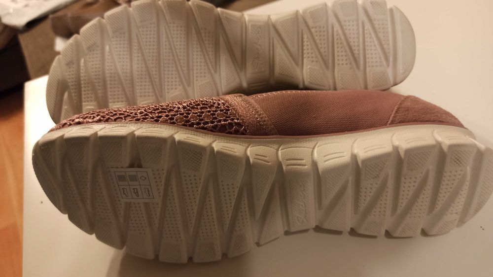 Skechers koronkowe 41