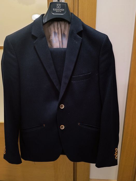 Wełniany garnitur Evenemen studniówka