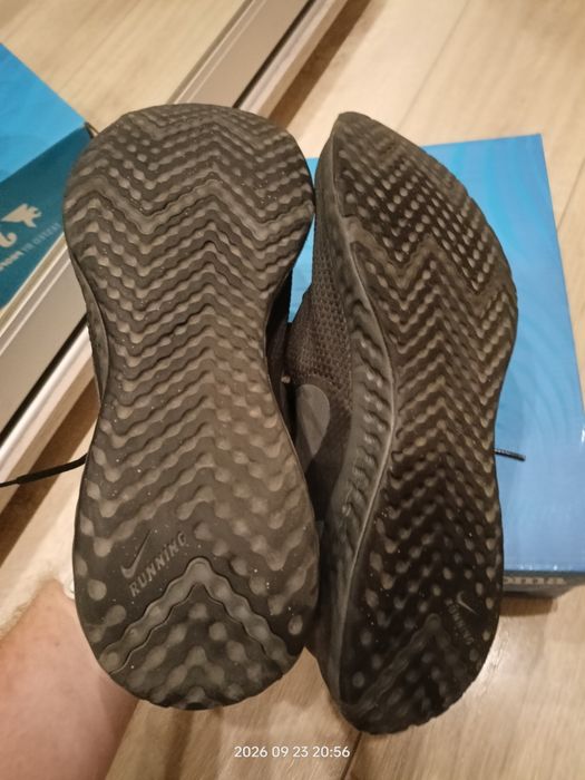 Кросівки бігові  Nike revolution 5