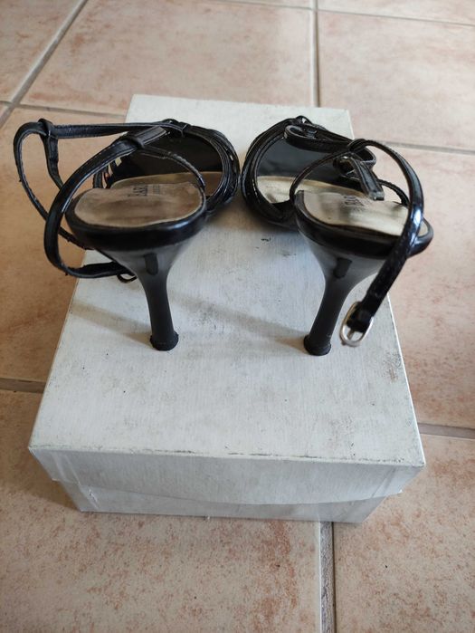 Sandálias, tamanho 35