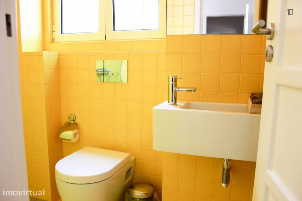 Quarto - localizado em Roma-Areeiro Lisbon