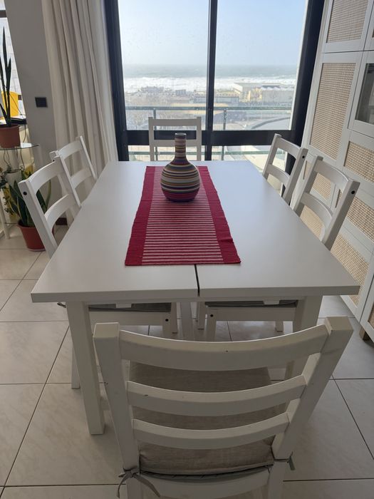Mesa de Jantar Extensivel e 6 Cadeiras
