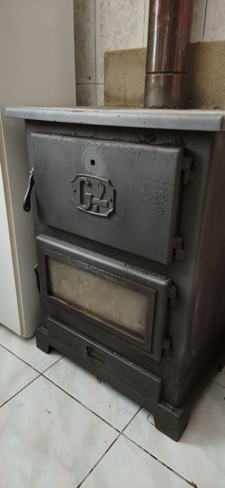 Salamandra com forno com pouco uso