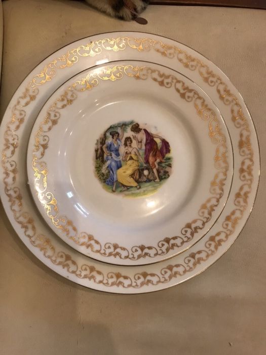 Тарелки из сервиза Мадонна