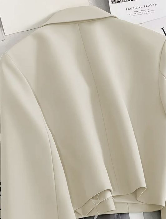 Укорочений піджак молочний короткий