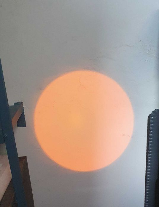 Projector de luz com cores . Dj