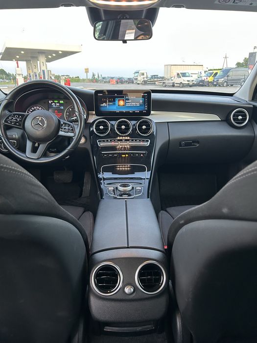 Sprzedam mercedes klasa c 300 de 2021