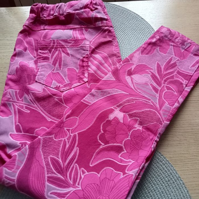 Spodnie damskie na gumce,z kieszeniami Made in Italy 48