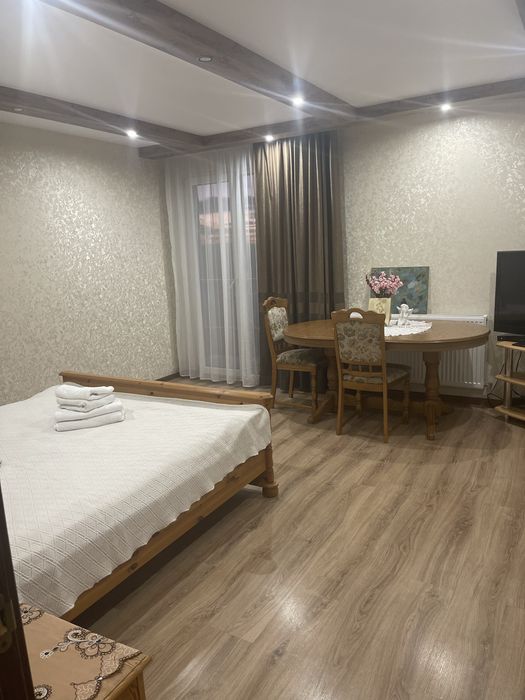 Будинок квартира житло подобово Почаїв