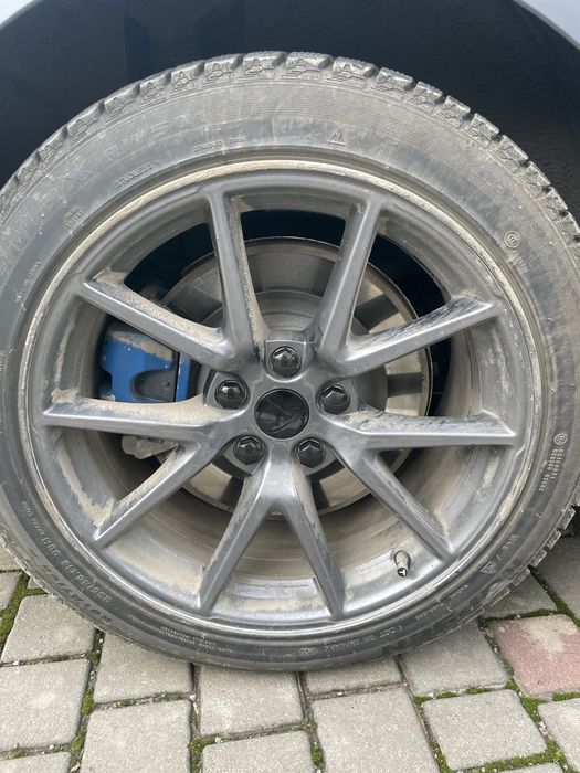 Ковпаки на дискм R18 на Tesla model 3