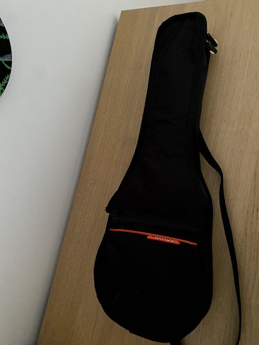 Ukulele Fender Venice Natural WN + Saco para Ukulele Armour ARM100s