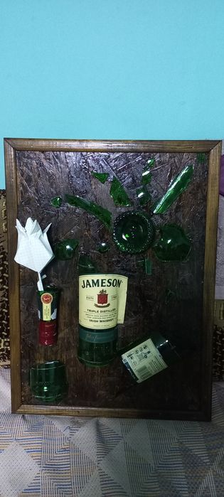 Картина з битою пляшкою