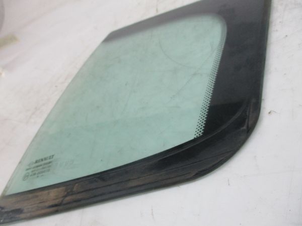 Vidro triangular da porta trás esquerdo RENAULT Megane III (BZ0_)