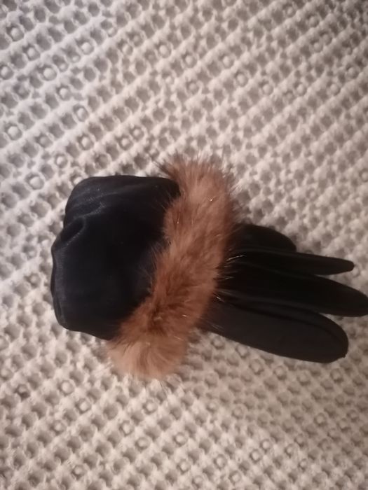 Luvas em pele e pêlo