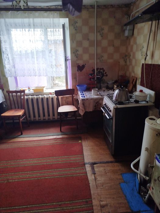 Продам будинок на два поверхи