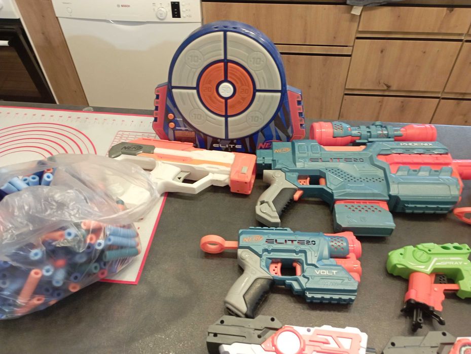 Pistolet NERF ze strzałkami i tarczą