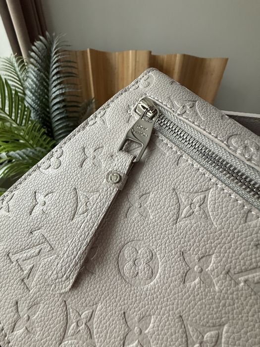 Torebka Louis Vuitton pochette metis empreinte brume