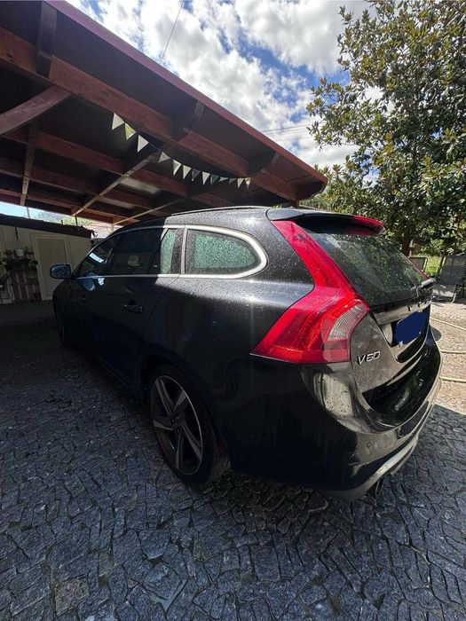 Volvo v60 r-design 5 cilindros d3