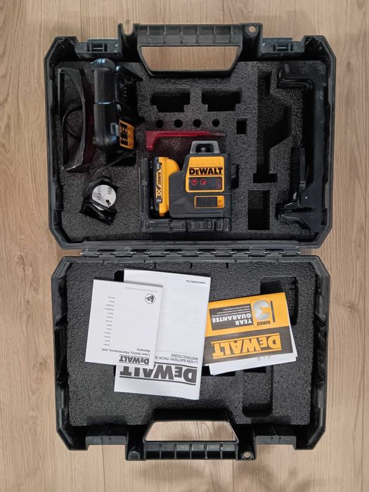 Laser DeWalt DCE0811R czerwony