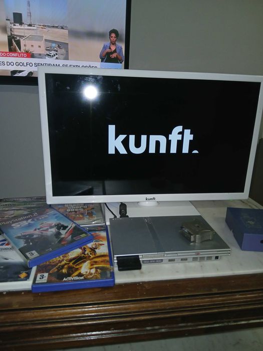 (TV com comando+PlayStation com comados+jogos) TD a funcionar