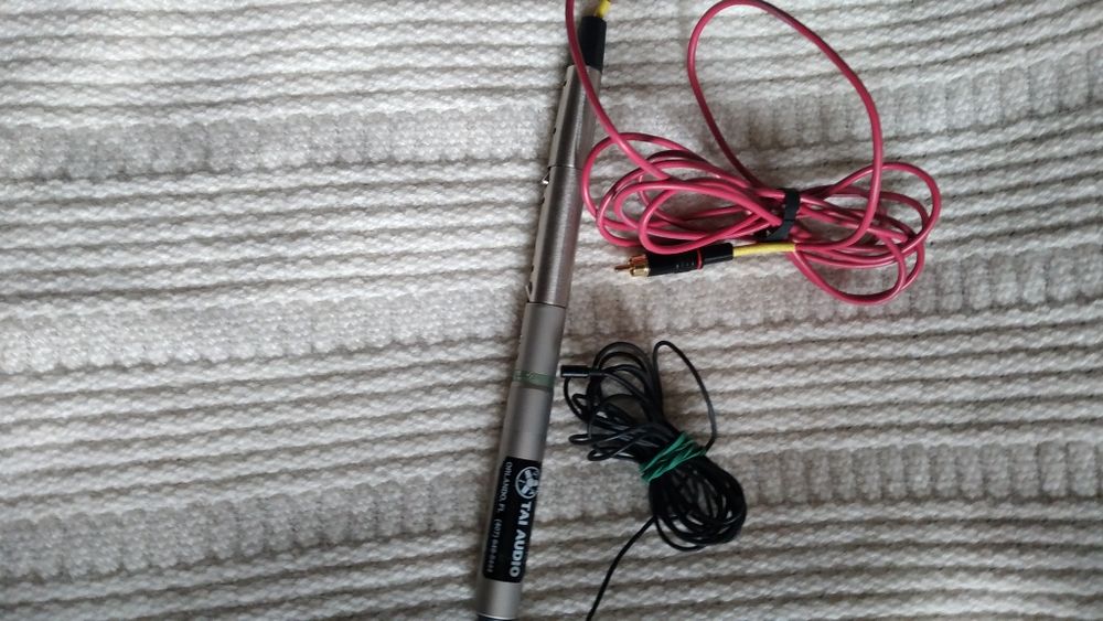 Sprzedam mini mikrofon estradowy wbudowanym zmaczniaczem .