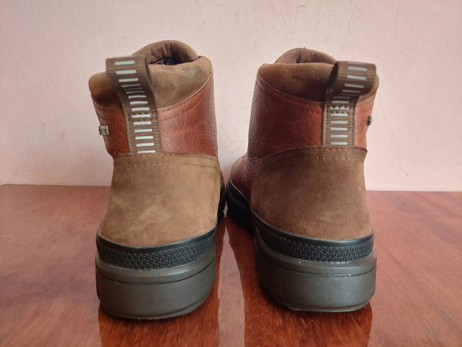 Черевики clarks на gore tex оригінал 

Стан класний 

Розмір по бірці: