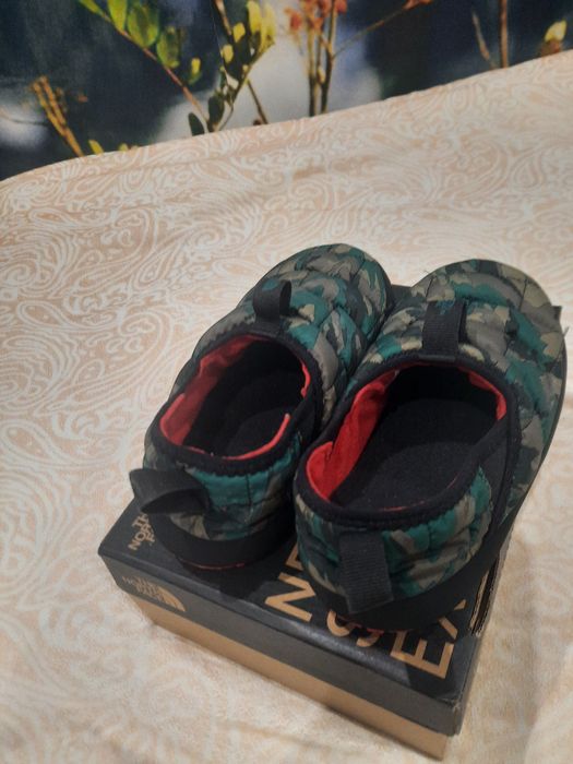 Кросівки-тапулі, фірмені