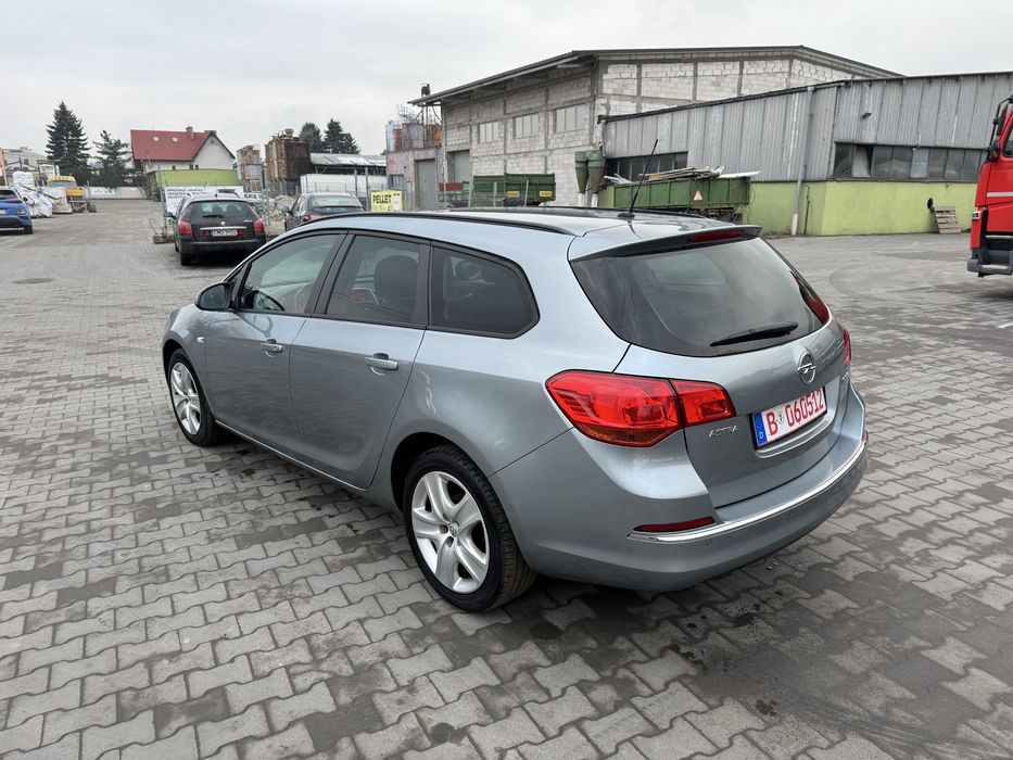 Opel Astra J Kombi  LIFT ! 1.4 Turbo Klima Alu PDC LED ! Serwis!