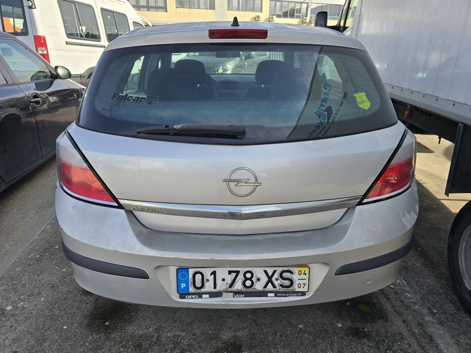 Opel Astra H 5 portas gasolina para peças