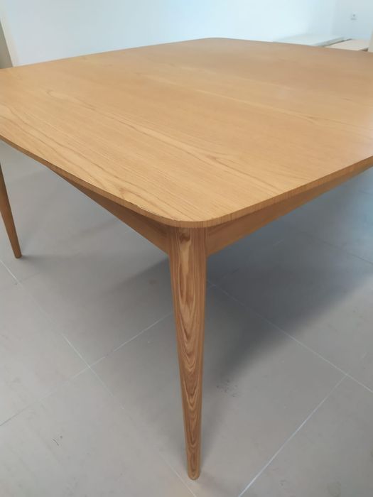 Mesa de jantar 1,40x1,40m em carvalho