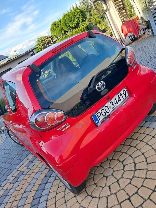Toyota aygo czerwony