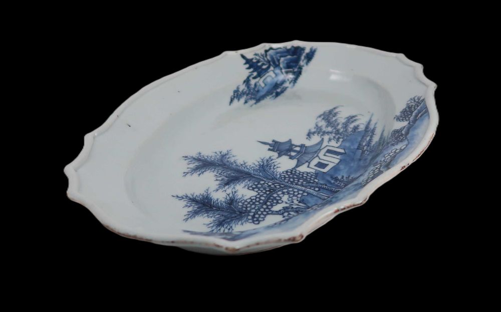 Travessa Polilobada em porcelana da China Séc. XVIII - 33 cm