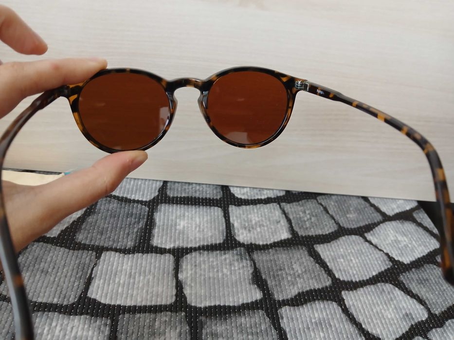 oculos de sol redondos castanhos tigresa humps optics
