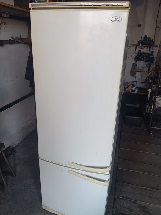 Холодильник двокамернийМарка холодильника: Атлант