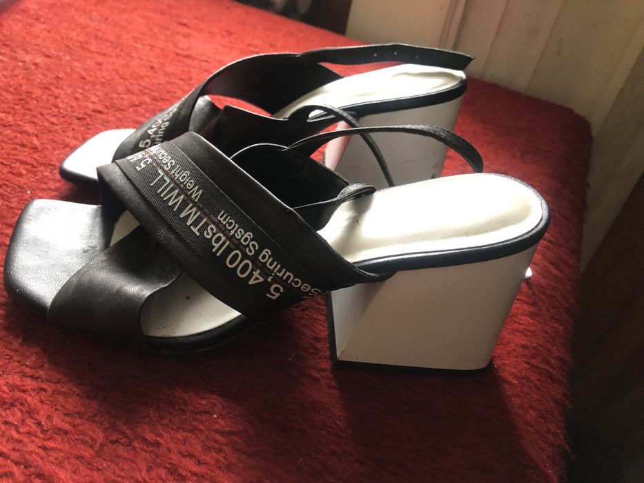 Босоножки фирменные. Sasha Fabiani. 37 размер